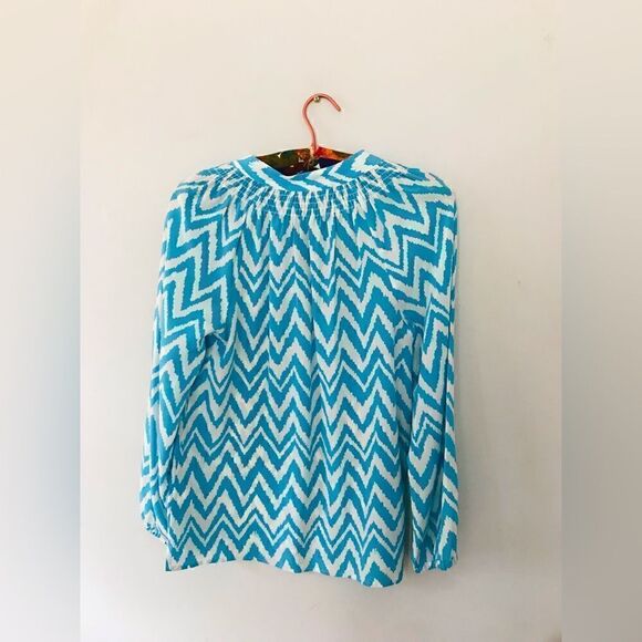 Lilly Pulitzer | blue and white 100% silk peasant top with gold logo buttons XS - Picture 3 of 7